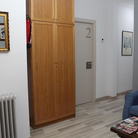 Hostal Montserrat Tona Екстер'єр фото