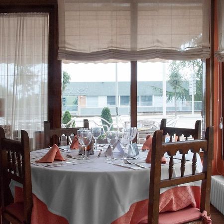 Hostal Montserrat Tona Екстер'єр фото