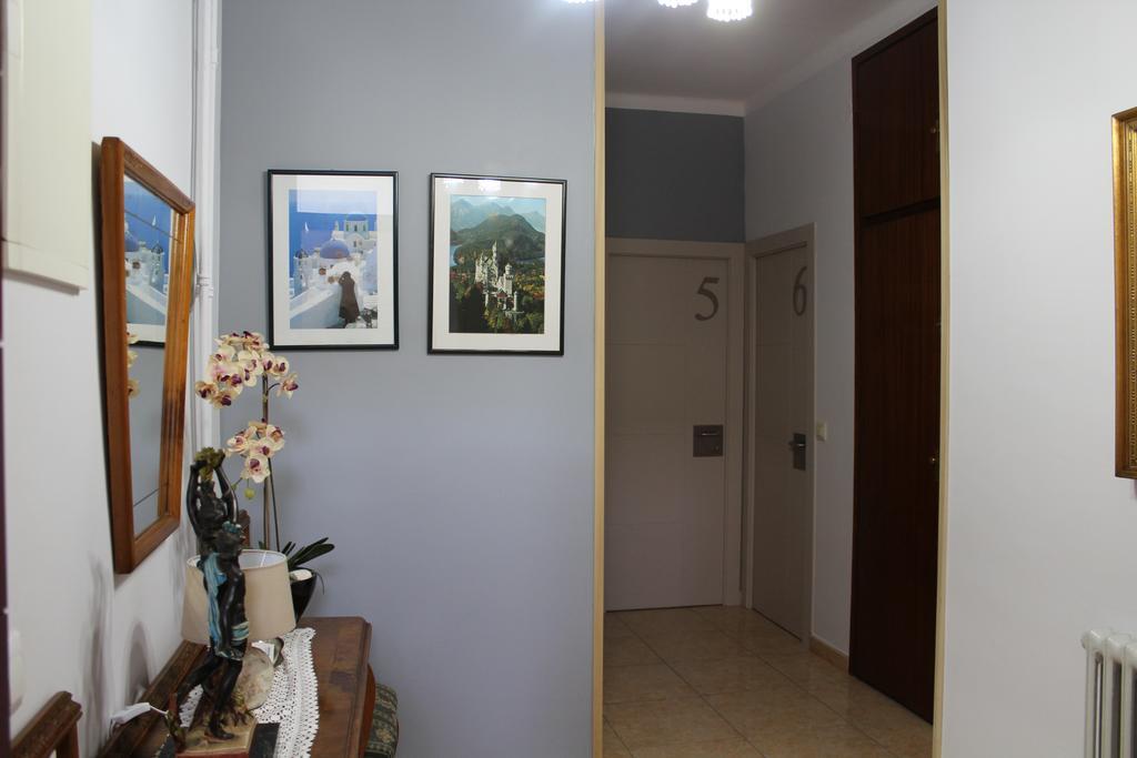 Hostal Montserrat Tona Екстер'єр фото