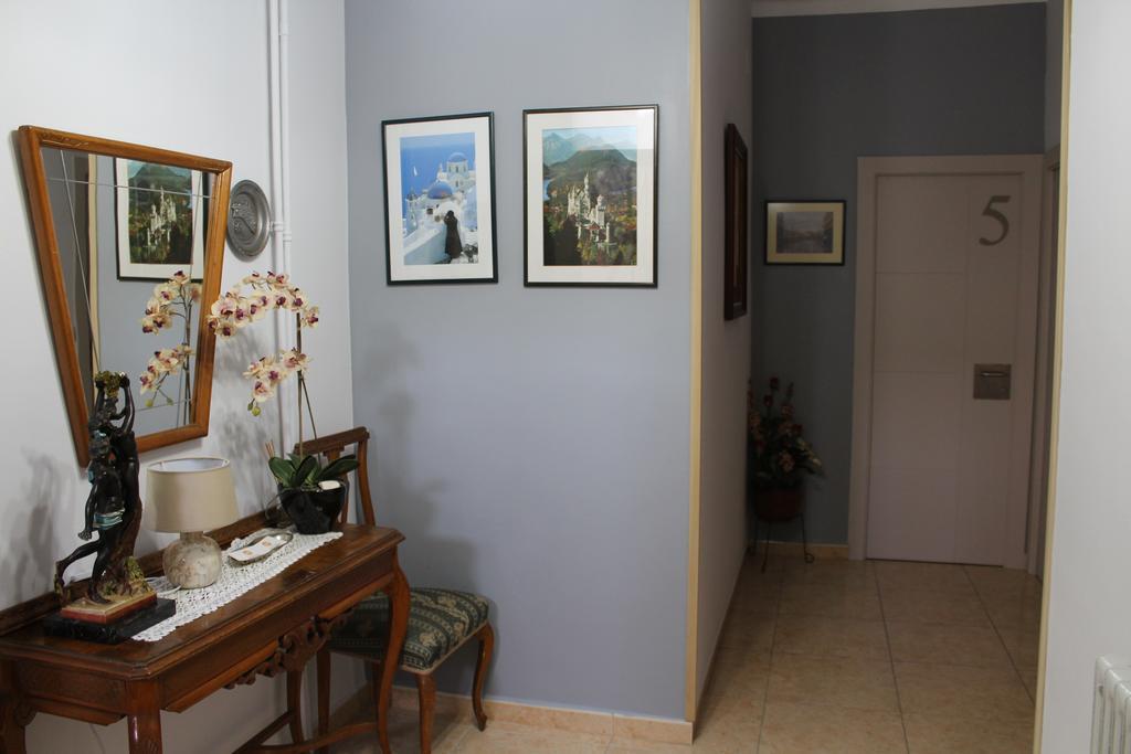 Hostal Montserrat Tona Екстер'єр фото