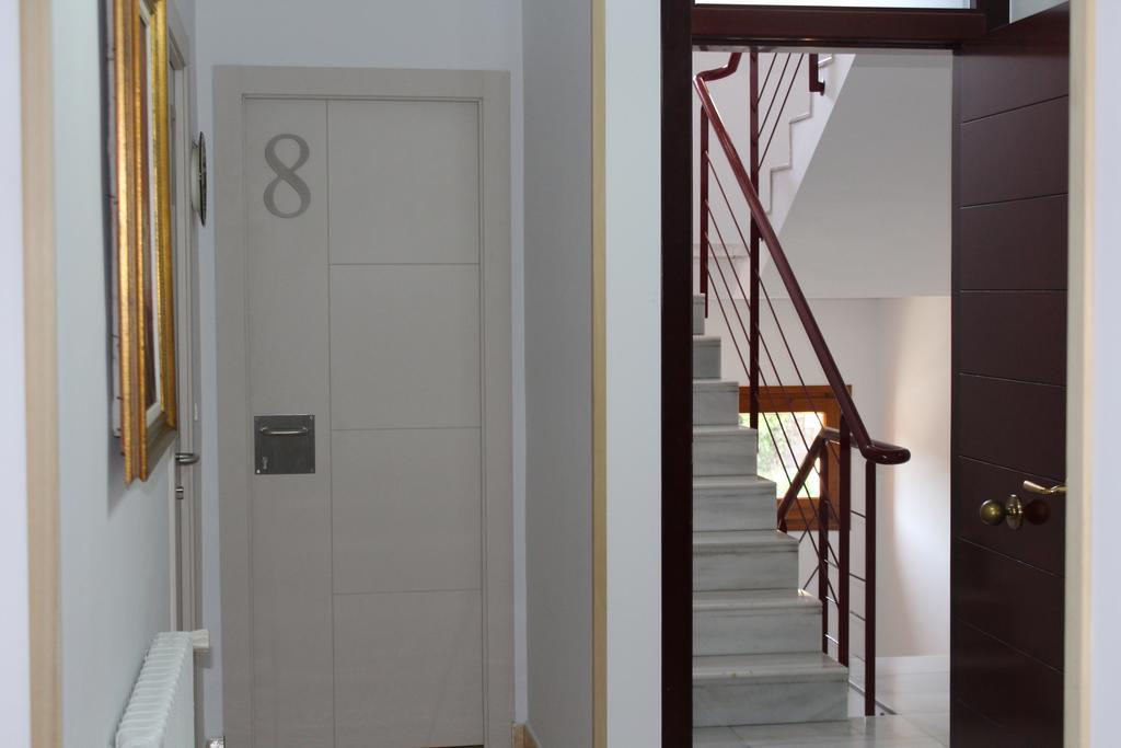 Hostal Montserrat Tona Екстер'єр фото