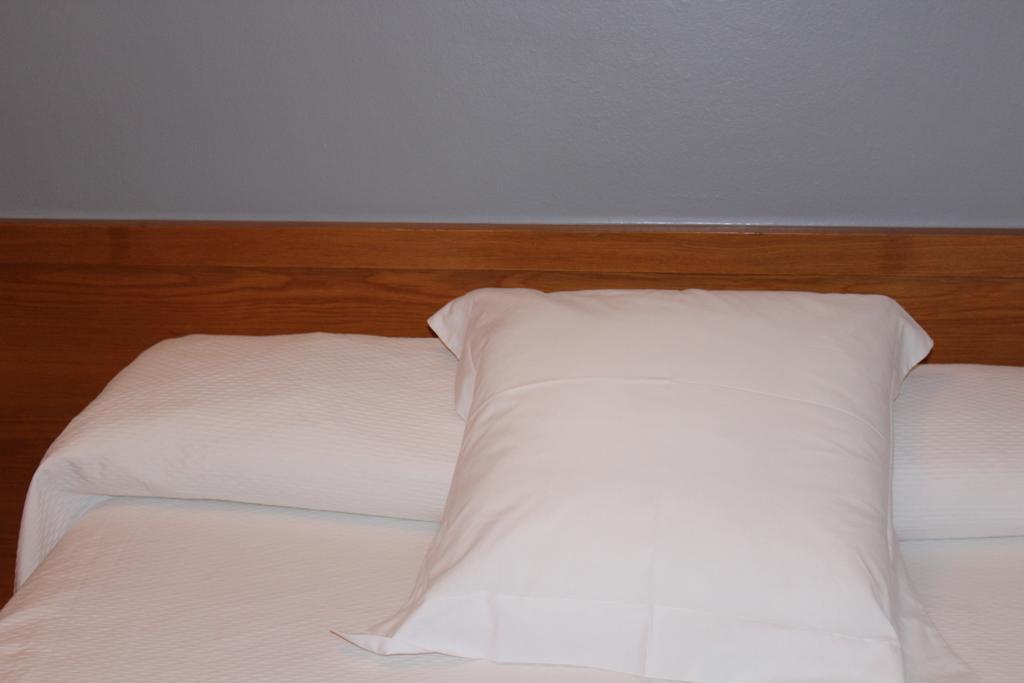 Hostal Montserrat Tona Екстер'єр фото