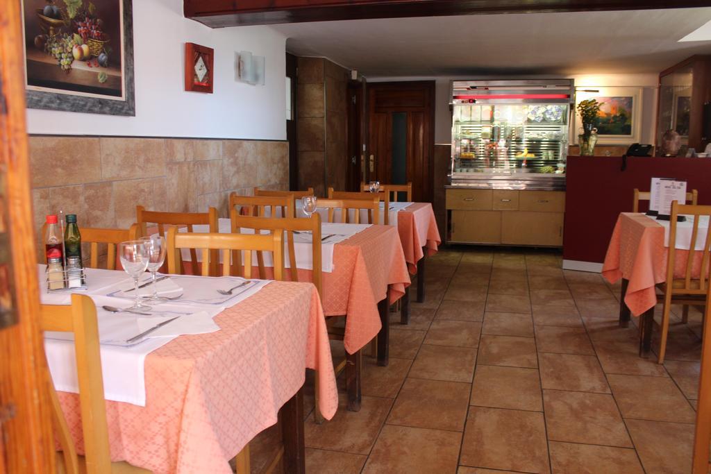 Hostal Montserrat Tona Екстер'єр фото