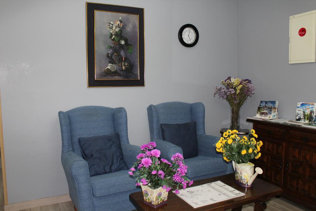 Hostal Montserrat Tona Екстер'єр фото